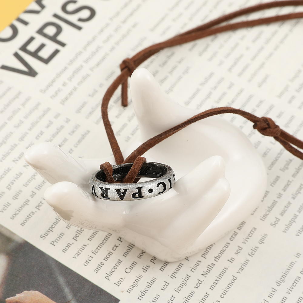 Game Anime Leather Chain Ring  - Vintage Tech Accessories avis et prix